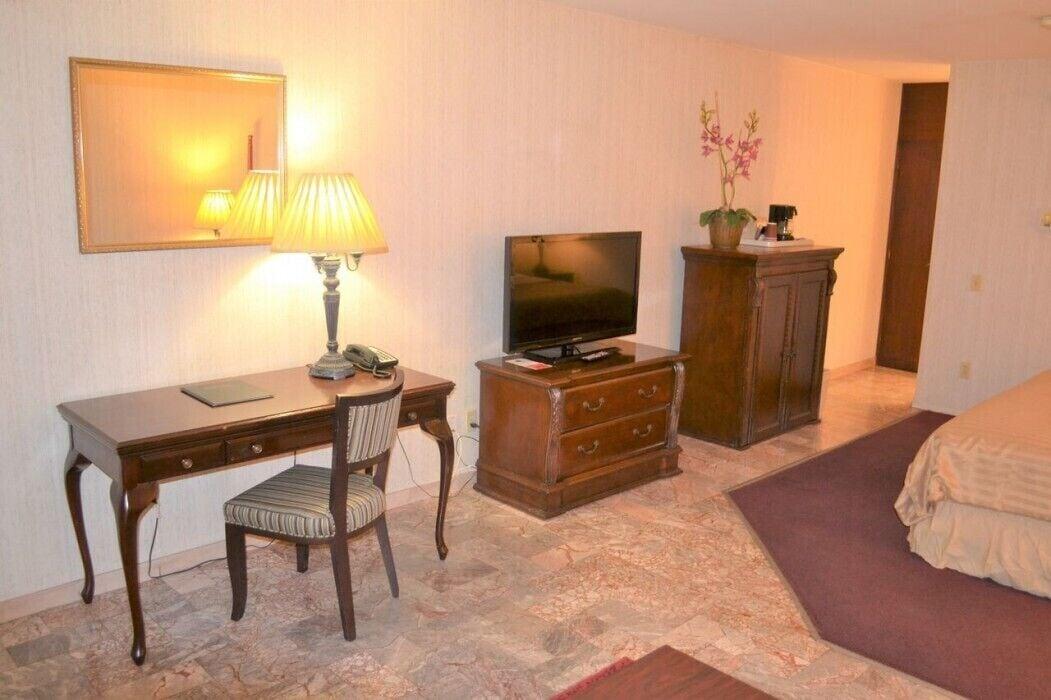 Merced Inn & Suites Eksteriør billede