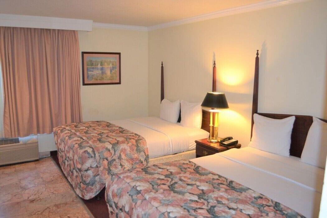 Merced Inn & Suites Eksteriør billede